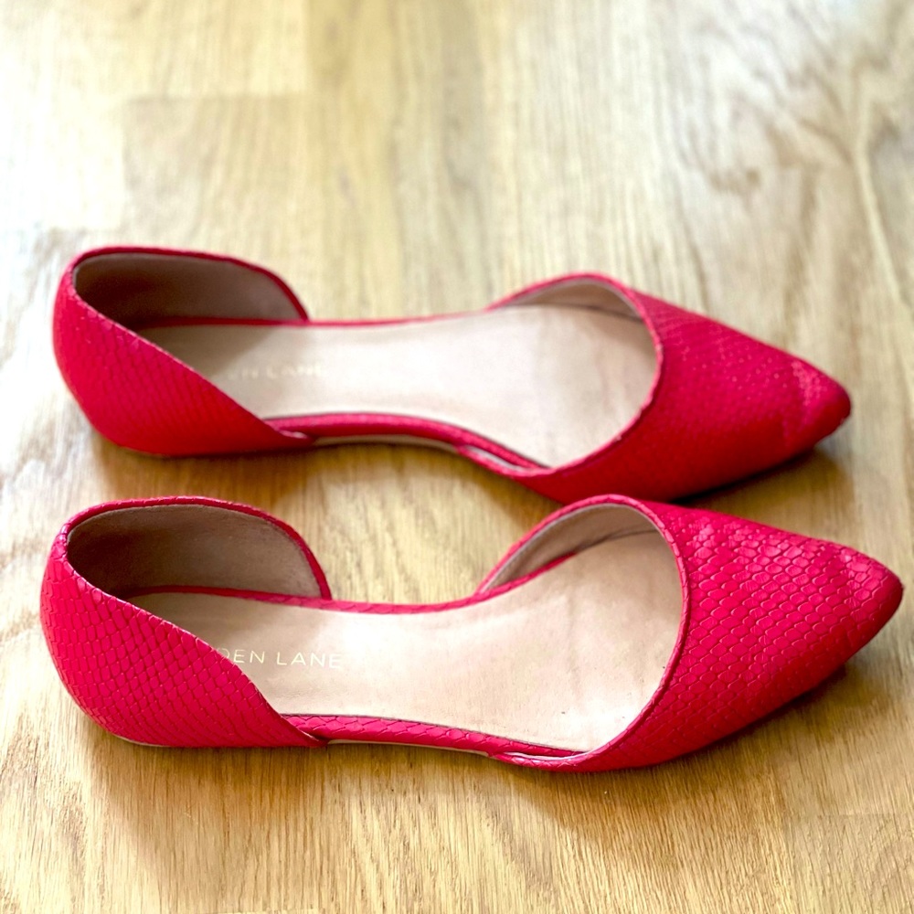 Selling cute cut-out leather flats from Maiden Lane.